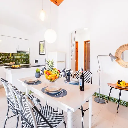 Holiday Home In Albufeira Near Praia Da Oura *