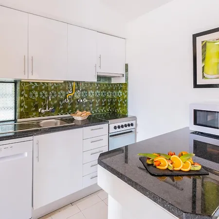 Holiday Home In Albufeira Near Praia Da Oura البوفيرا